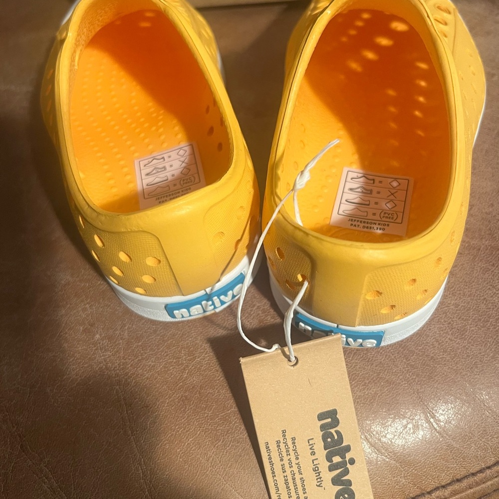 Native Shoes Kids - Picture 2 of 2